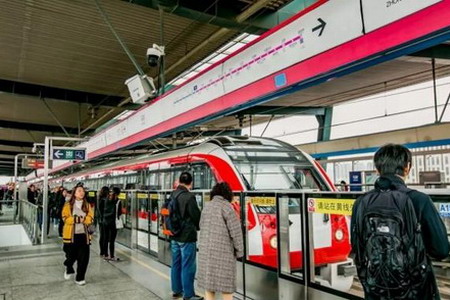 轨道交通续建5号线等5条线路，开工建设6号线等6条线路。